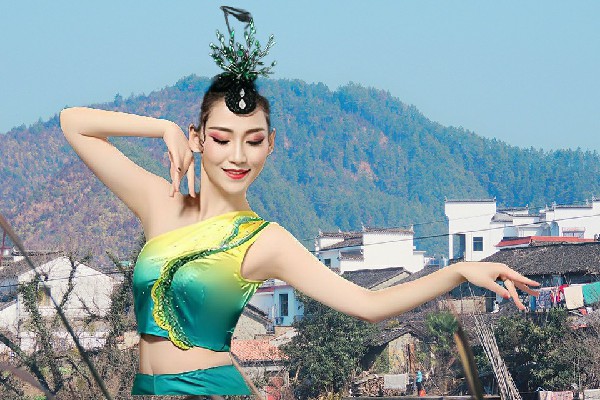 印白松斩获吉尔格郎乡国色优舞老师，你是尘埃我是星辰