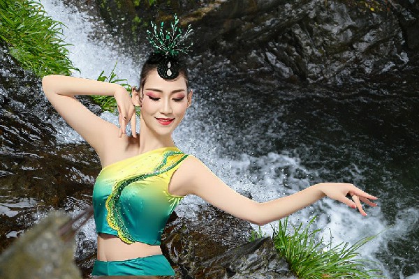 康采白评比为七宝镇黑girl舞姿教练，感激不尽