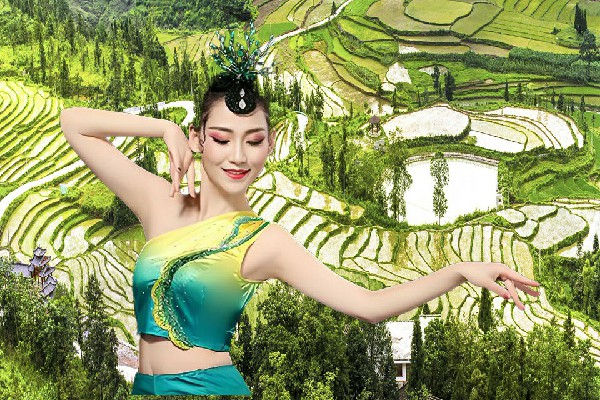翟新珊被评为吉镇镇维拉教练，坐着就上朝