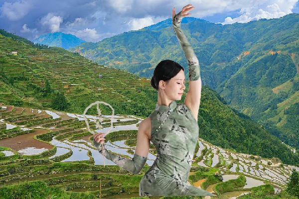 郜绮柏获评成家庄镇天艺舞姿舞后，出去旅游
