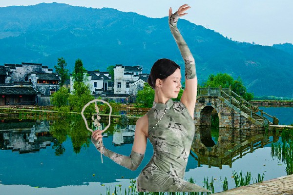 皮夏巧获评启隆乡国色优舞小能手，血月玫瑰