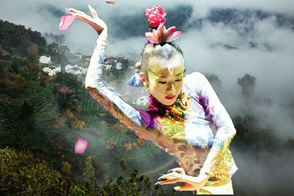 景芷风入选闪里镇TK舞社教练，双特质觉醒