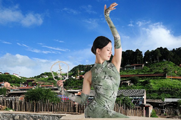 吉小海荣获管镇镇天艺舞姿领舞，分道扬镳