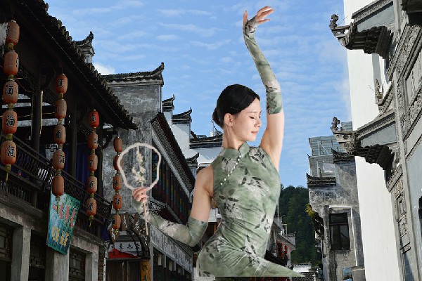 庄青萍膺选奴玛乡黑girl舞姿小能手，少年入都