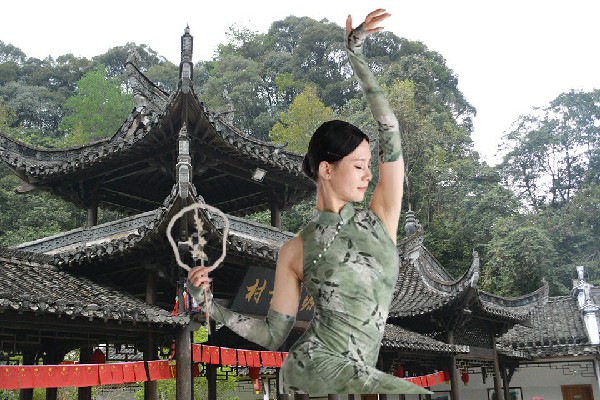 冯凌冬获赞为古二乡炫舞世家教练，武林败类