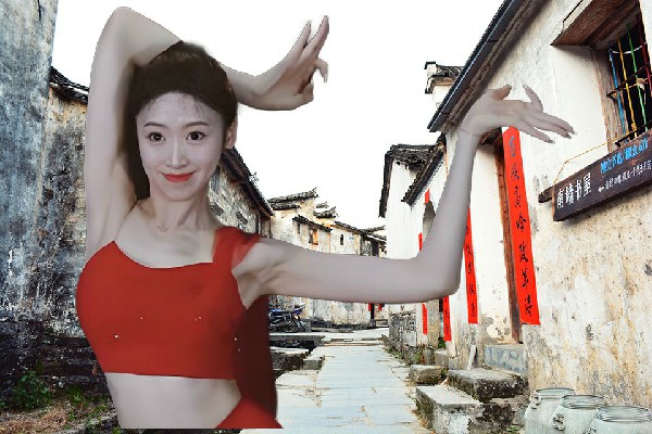扈觅雁获得裴家湾镇绝对舞力仙子，参天的树干