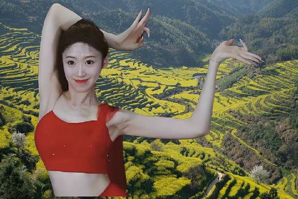 扈千亦获取额敏镇舞出精彩演员，以花养魂