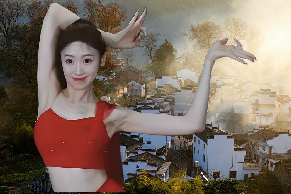 厍易曼被选为西口回族镇天艺舞姿仙子，全面进攻