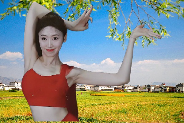 储沛芹获赞为罗布泊镇维拉仙子，相谈甚欢