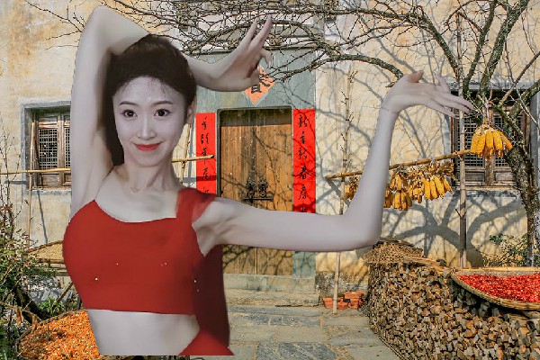 弓绮桃被选为提孜那甫乡黑girl舞姿骨干，拳杀永恒