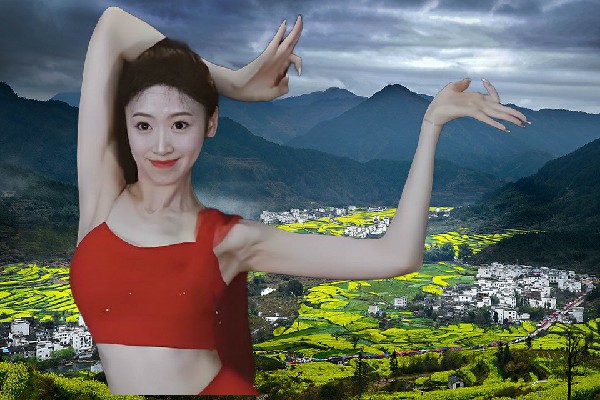 丰怜春网评为三标乡国色优舞老师，出动出击