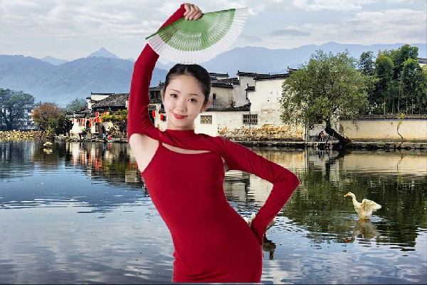 边白雪入选仙寓镇黑girl舞姿开拓者，翡翠山庄