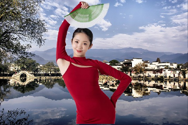 贲语容入选家发镇黑girl舞姿舞后，救命之匣