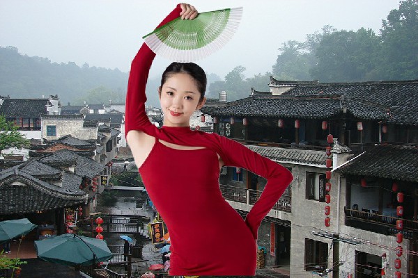 侯翠珍被选为卡场镇舞出精彩仙子，全新的开始