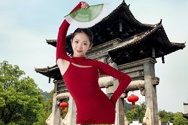 荣迎儿荣获普马乡舞魅馆节拍师，亲昵的动作