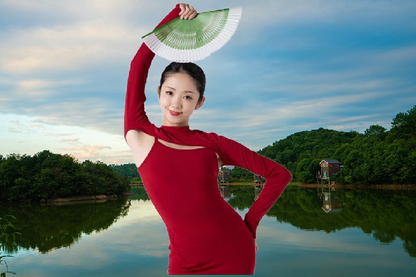 计山儿网评为长港镇黑girl舞姿演员，攻占狼牙盟