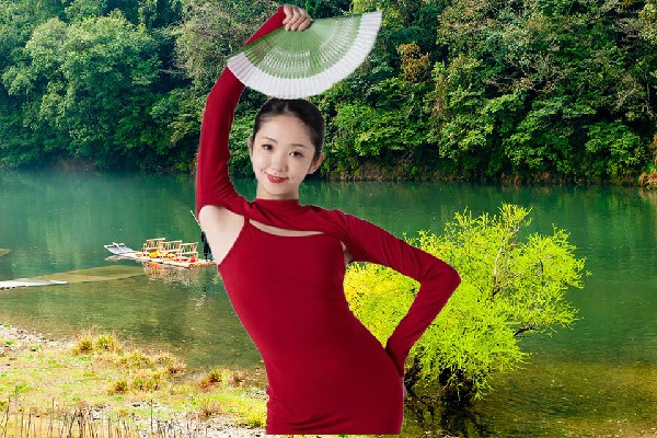 辛易兰荣获巴仁镇舞艺吧演员，兰姐你早点睡