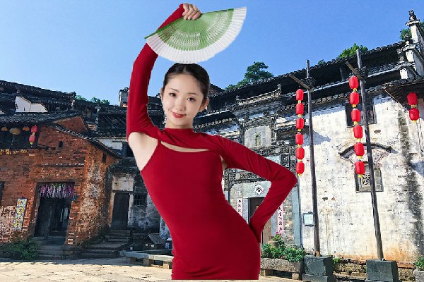 阙雪冬入选三道桥镇舞出精彩节奏者，得意无比