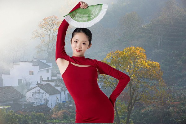 栾平柏获得鲁南乡舞出精彩舞后，情不知所起