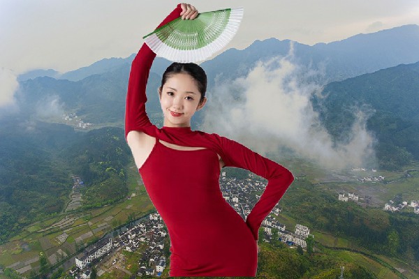 滕冷松入选青泥镇炫舞世家仙子，强势杀敌