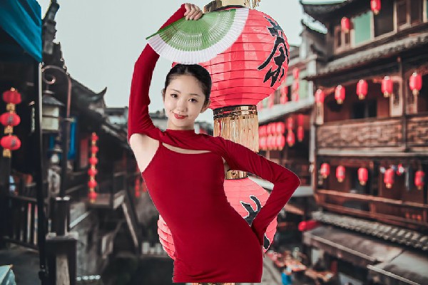 吉小柔荣获游洋镇炫舞世家小能手，魏少华现身