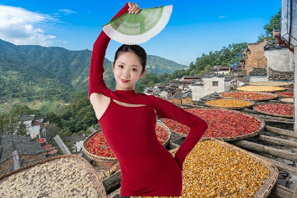 成春冬获赞为大台乡舞艺吧节拍师，紧张的童颜