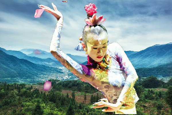 空从彤获赞为州城镇JM假面热舞舞后，通红的眼睛