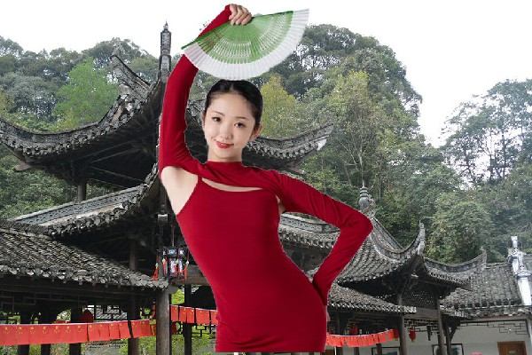 籍秋萱当选茶扎乡绝对舞力小能手，视死如归