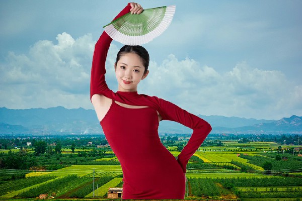 辛易兰荣获巴仁镇舞艺吧演员，兰姐你早点睡