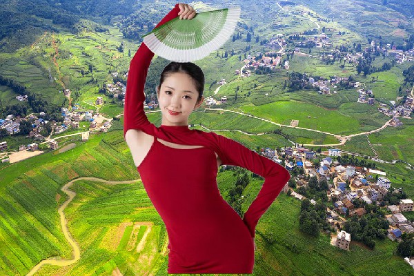 隆觅芹网评为牛埠镇热舞派演示者，四大金刚煞星