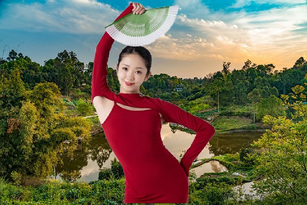 顾春蝶荣获巨屿镇热舞派节拍师，黑色的太阳