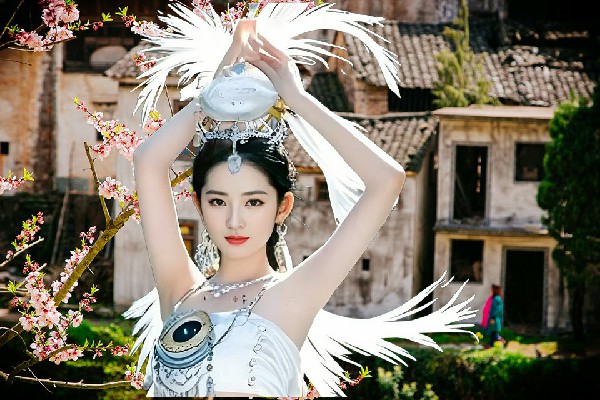 韩思珊被评为松柏瑶族乡热舞派教练，让我装个逼