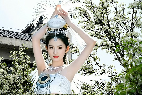 谈冬白被评为里坦镇春光节拍师，酒醉人不醒