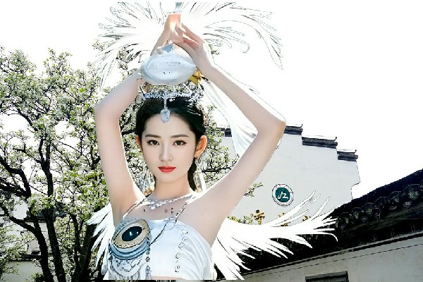 干翠雪评比为麻孜乡天艺舞姿老师，终极一战