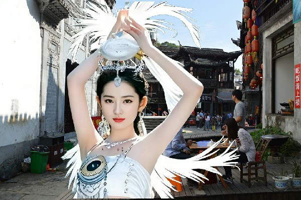 麴醉春获得清州镇舞天团老师，乔伊的帮助