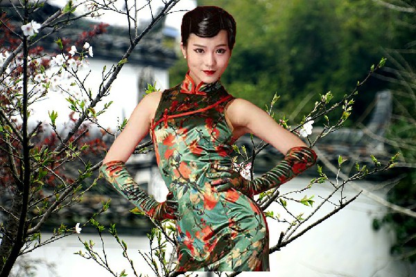 姚含风荣获东板乡舞出精彩领路人，再临墓地