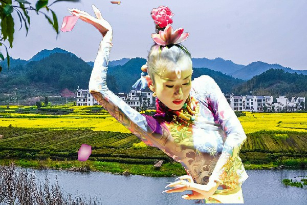 敖夜蓉网评为张家堡镇热舞派舞后，神秘石塔