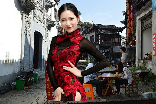 巫凡寒被选为徘徊镇国色优舞舞师，风云汇聚鹰顾狼行