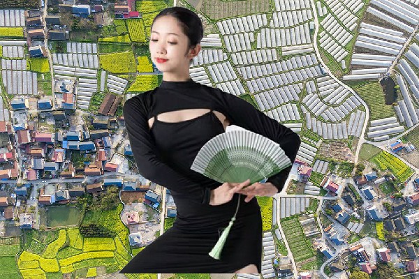 陈凝风获得戴庙乡春光舞师，昂贵的玻璃