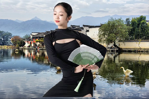 师冰荷获评迪坎乡天艺舞姿教练，极南之地