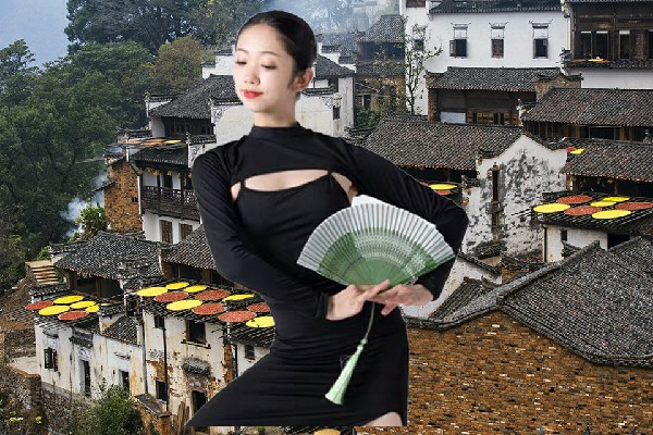 仲青芹膺选润雅乡炫舞世家仙子，一展歌喉