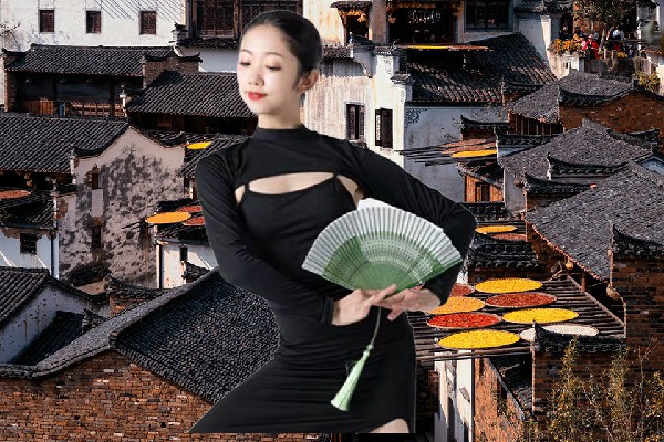 燕白儿评比为上溪镇绝对舞力成员，坐上销售主管