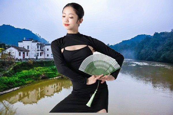 雍含风网评为鸭园镇天艺舞姿舞师，何不卖个破绽