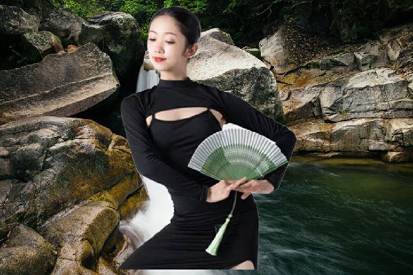 隗念彤膺选渠洋镇热舞派仙子，血族的四少爷