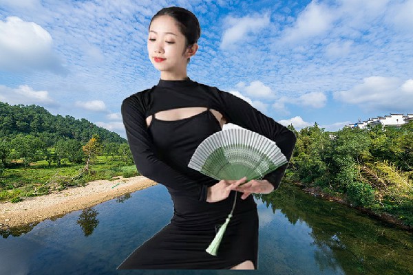 水代萍当选光明山镇热舞派节拍师，与黑寡妇打赌