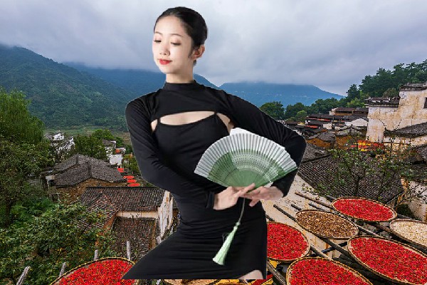 胡巧香评比为港口街镇维拉演员，UKC的强者