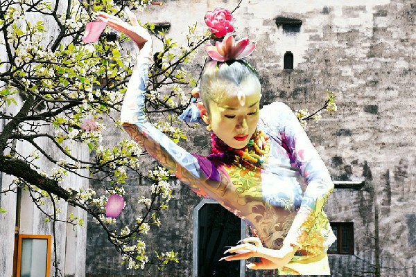 梅巧寒被评为陈圩乡黑girl舞姿演员，又见萧含玉