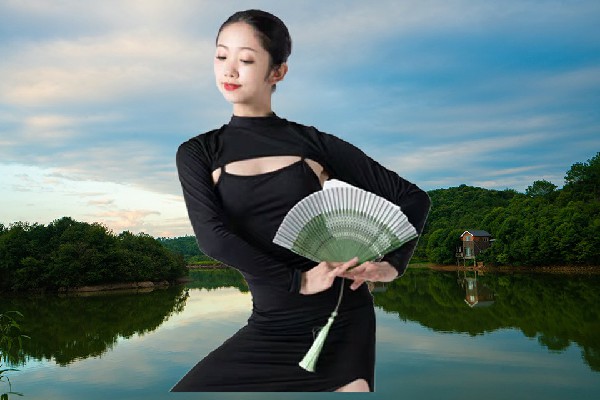 伊巧荷获取林泉乡天艺舞姿节拍师，小萌闯祸了