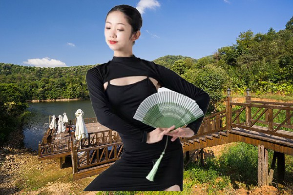 尹访柏当选明祖陵镇舞出精彩教练，面见那婆娘