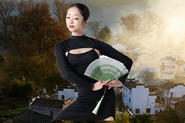赵白丹当选已略乡维拉舞后，最后的考核